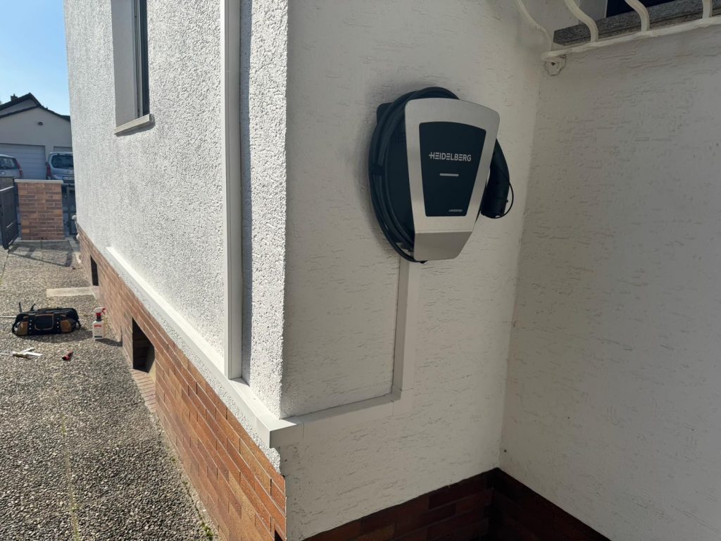 LINE_ALBUM_Wallbox_250401_2
