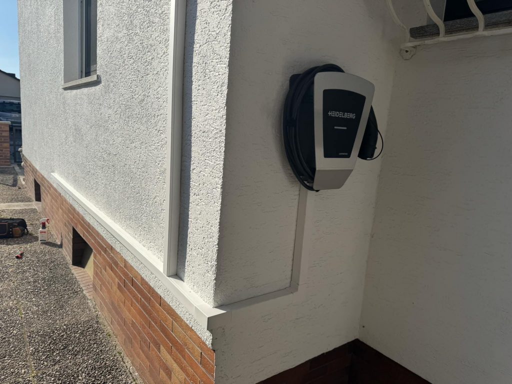 LINE_ALBUM_Wallbox_250401_3
